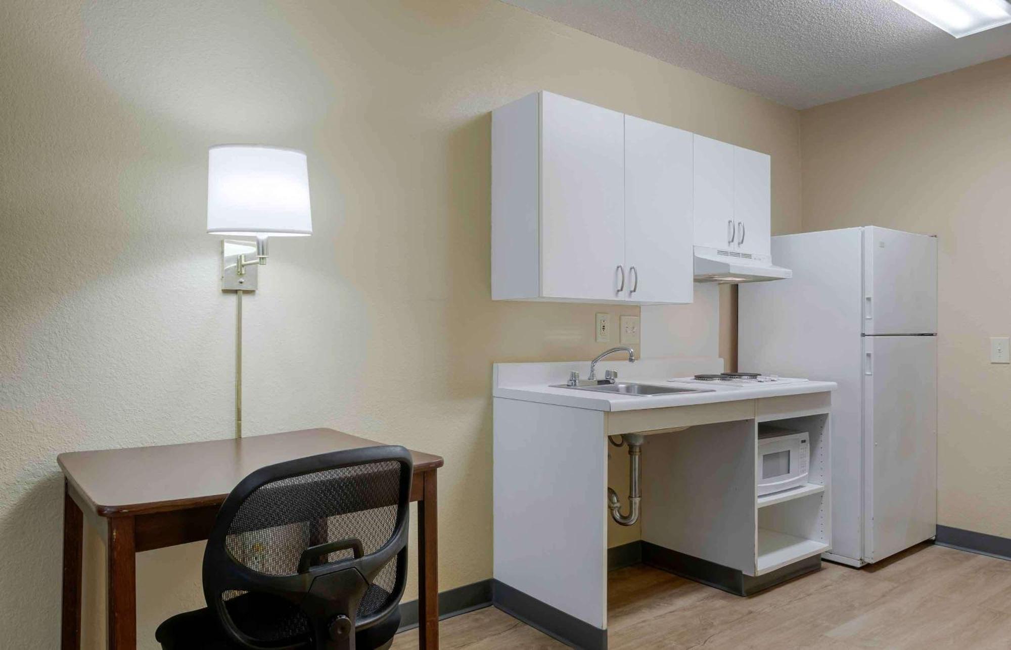 Extended Stay America Suites - Atlanta - Marietta - Powers Ferry Rd Sandy Springs Esterno foto